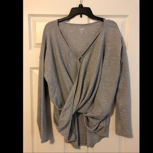 Twist front gray sweater